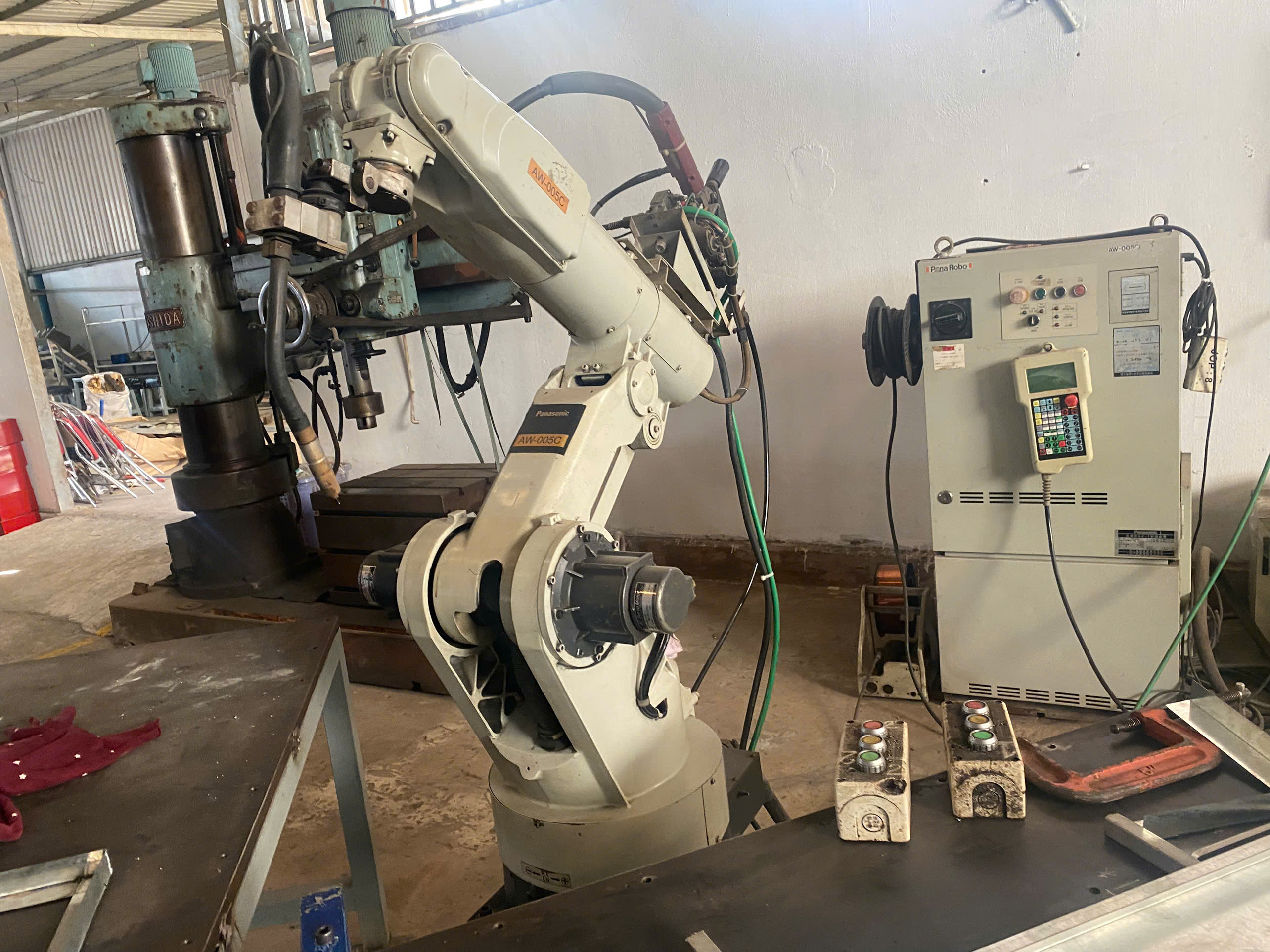 Welding robot.jpg